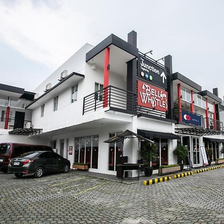 Capital O 642 The Junction Tagaytay Hotel Tagaytay City Bagian luar foto