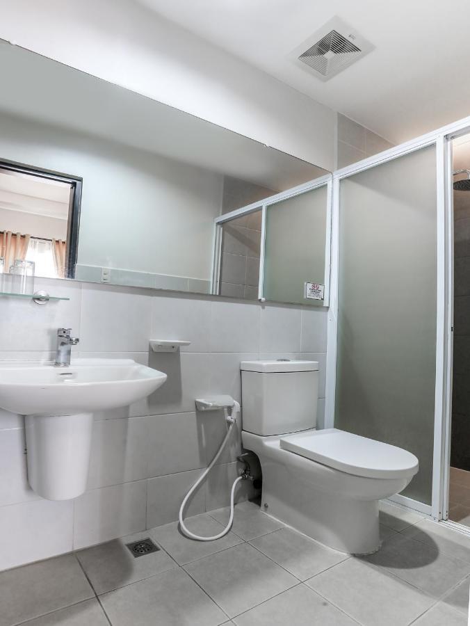 Capital O 642 The Junction Tagaytay Hotel Tagaytay City Bagian luar foto