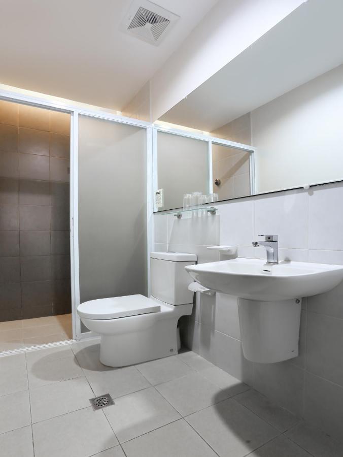 Capital O 642 The Junction Tagaytay Hotel Tagaytay City Bagian luar foto
