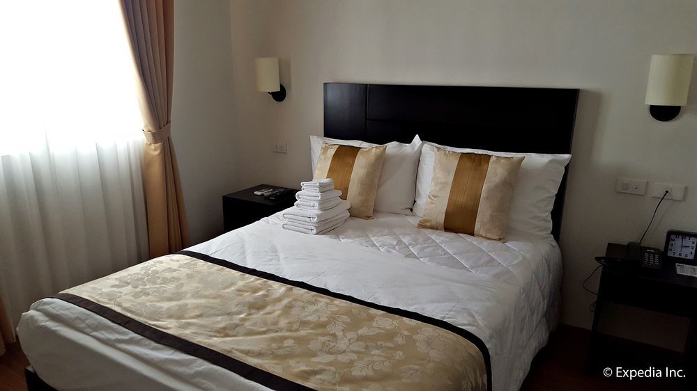 Capital O 642 The Junction Tagaytay Hotel Tagaytay City Bagian luar foto