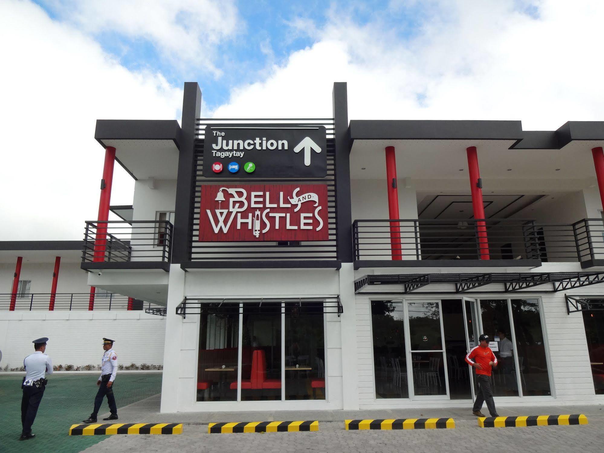 Capital O 642 The Junction Tagaytay Hotel Tagaytay City Bagian luar foto