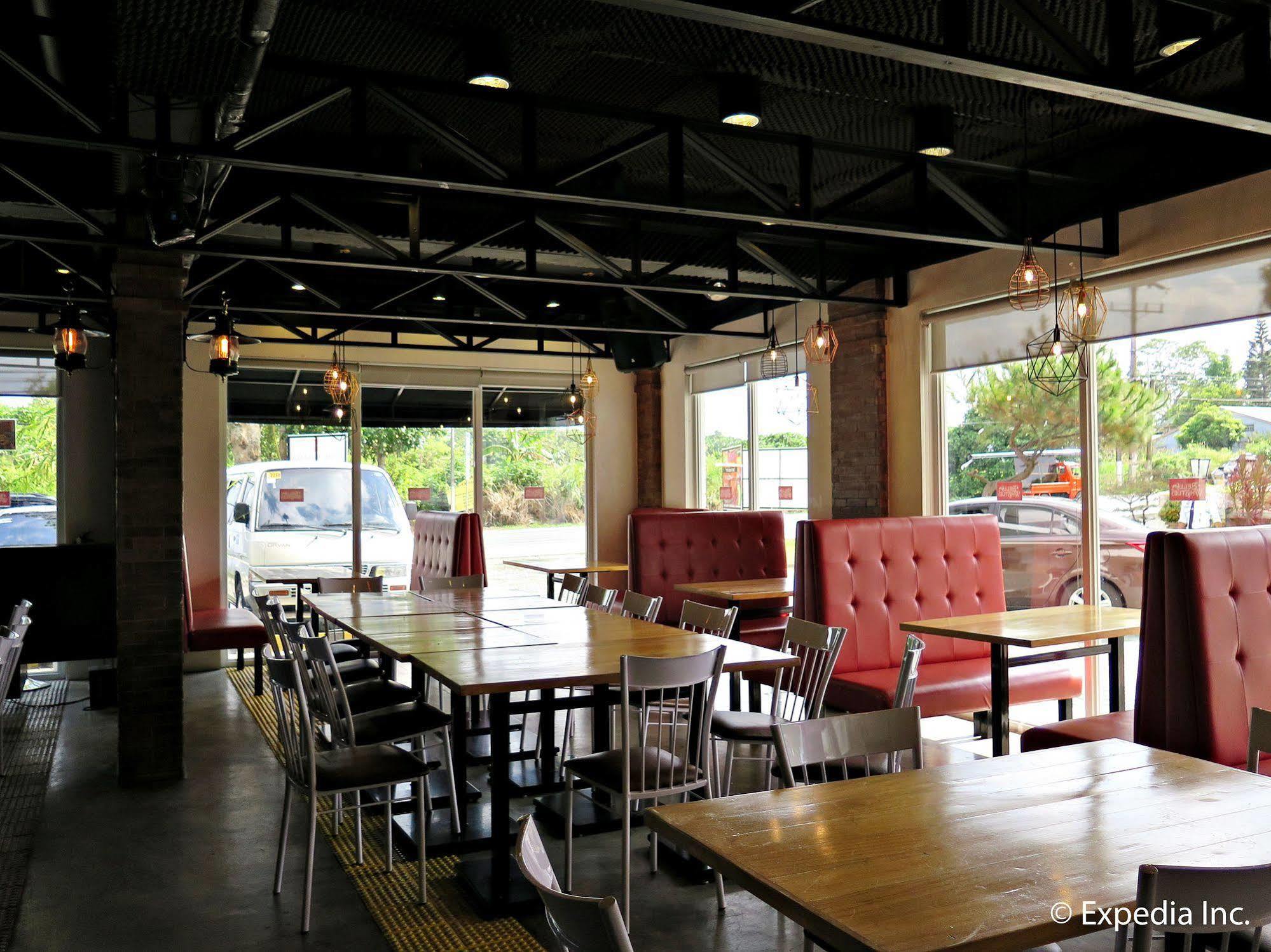 Capital O 642 The Junction Tagaytay Hotel Tagaytay City Bagian luar foto