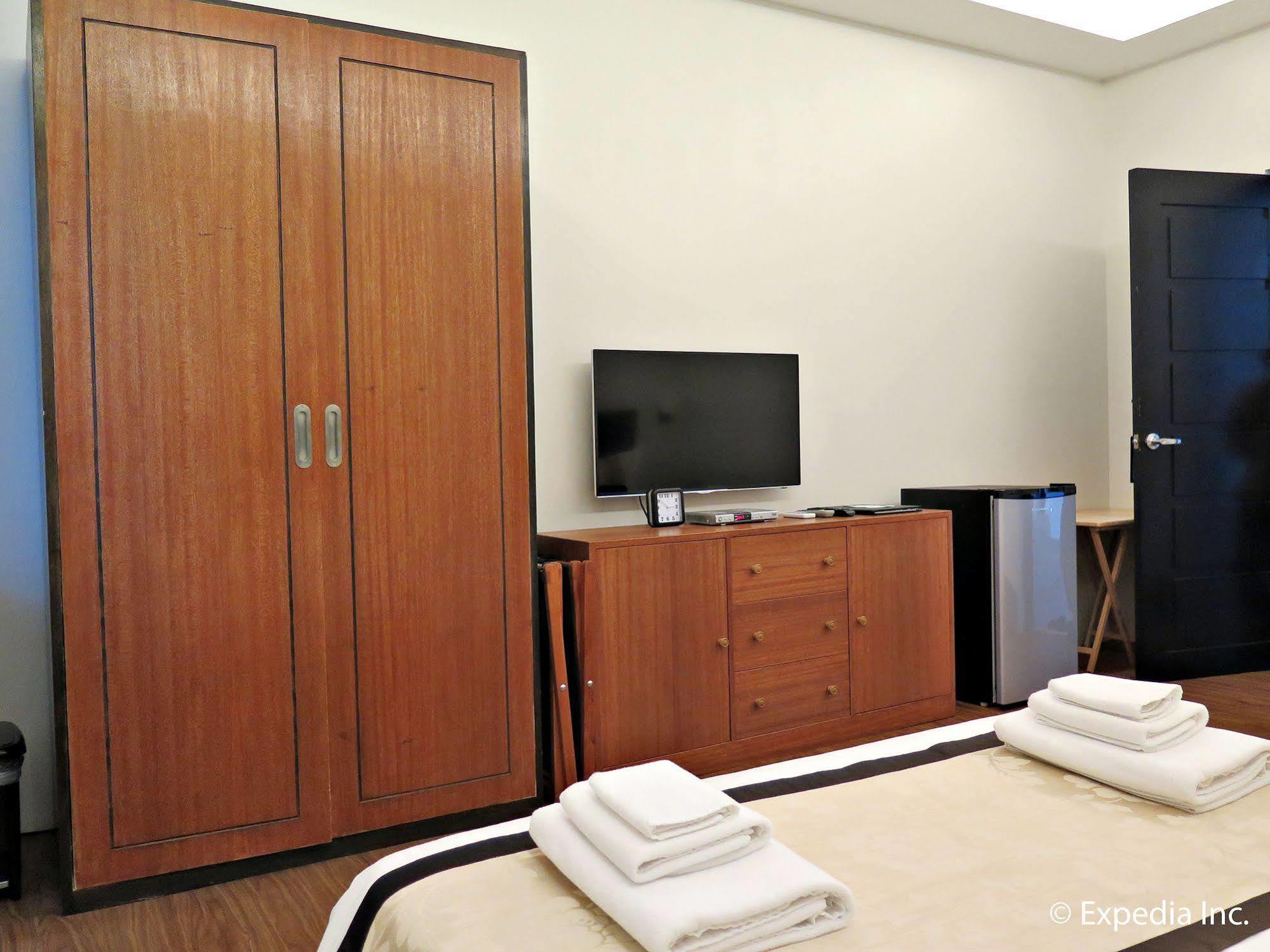 Capital O 642 The Junction Tagaytay Hotel Tagaytay City Bagian luar foto