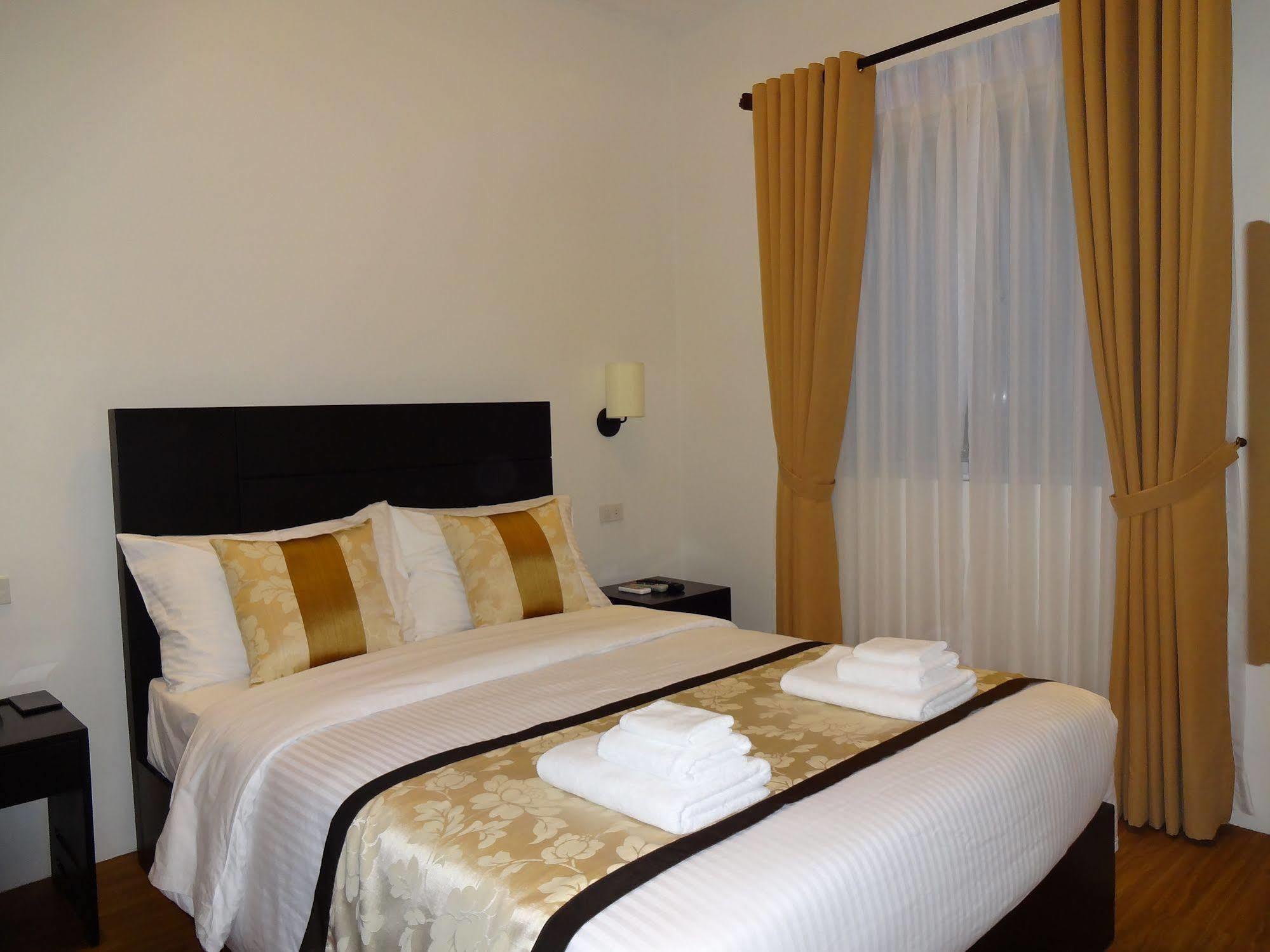 Capital O 642 The Junction Tagaytay Hotel Tagaytay City Bagian luar foto