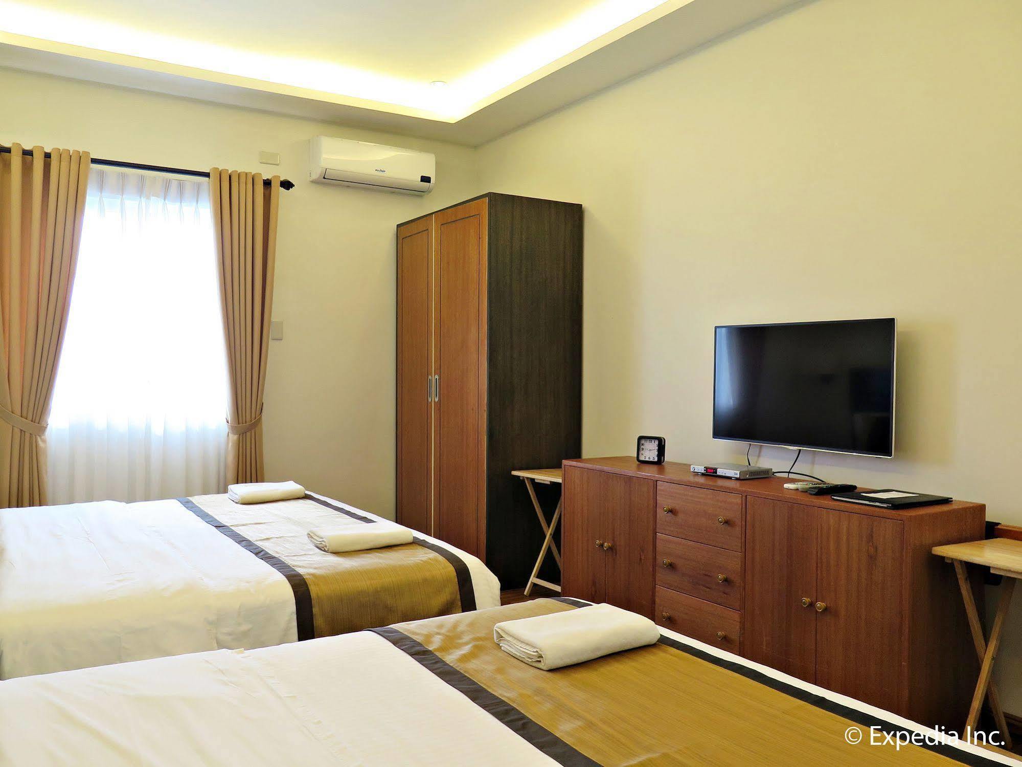 Capital O 642 The Junction Tagaytay Hotel Tagaytay City Bagian luar foto