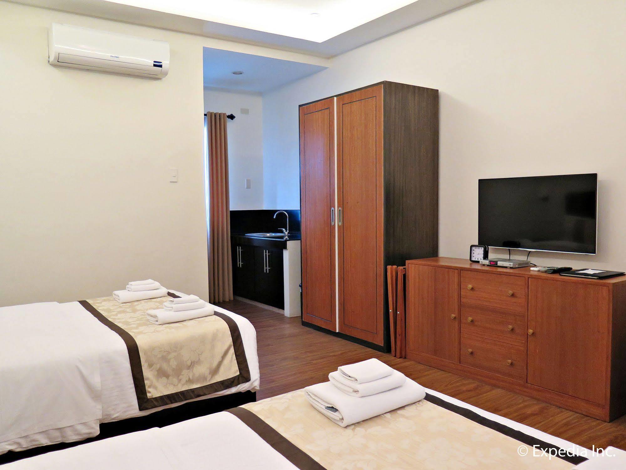 Capital O 642 The Junction Tagaytay Hotel Tagaytay City Bagian luar foto