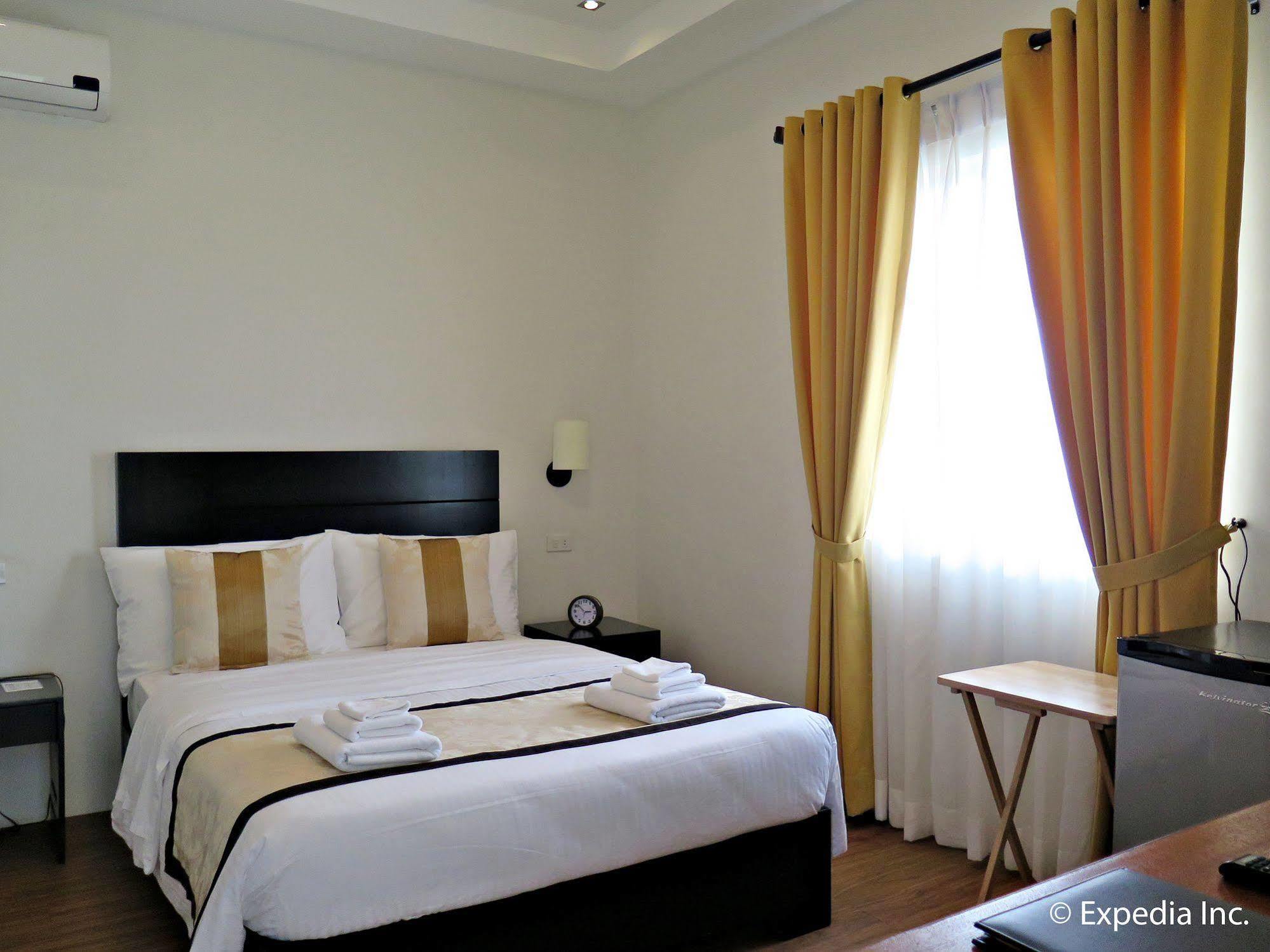 Capital O 642 The Junction Tagaytay Hotel Tagaytay City Bagian luar foto