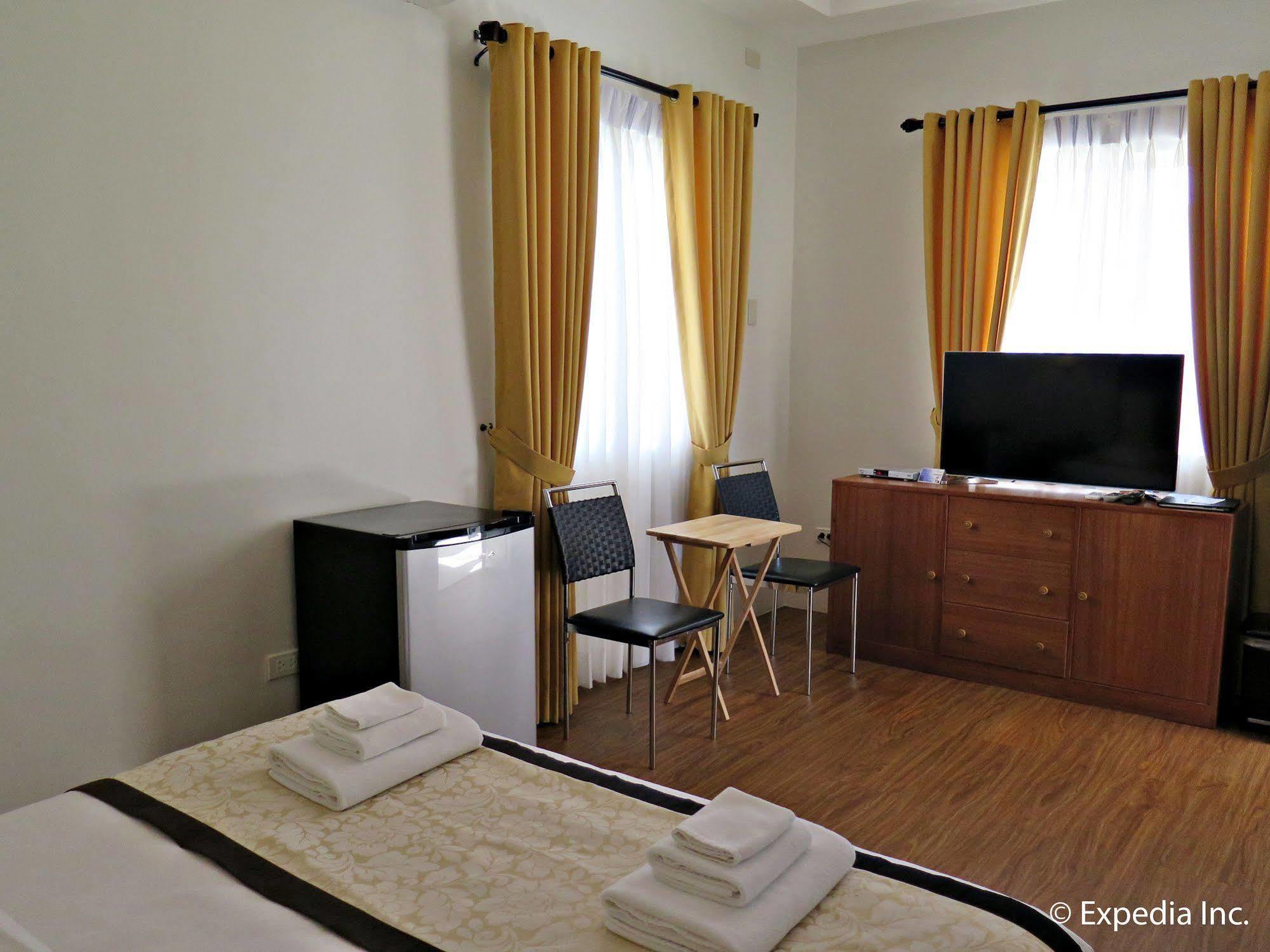 Capital O 642 The Junction Tagaytay Hotel Tagaytay City Bagian luar foto