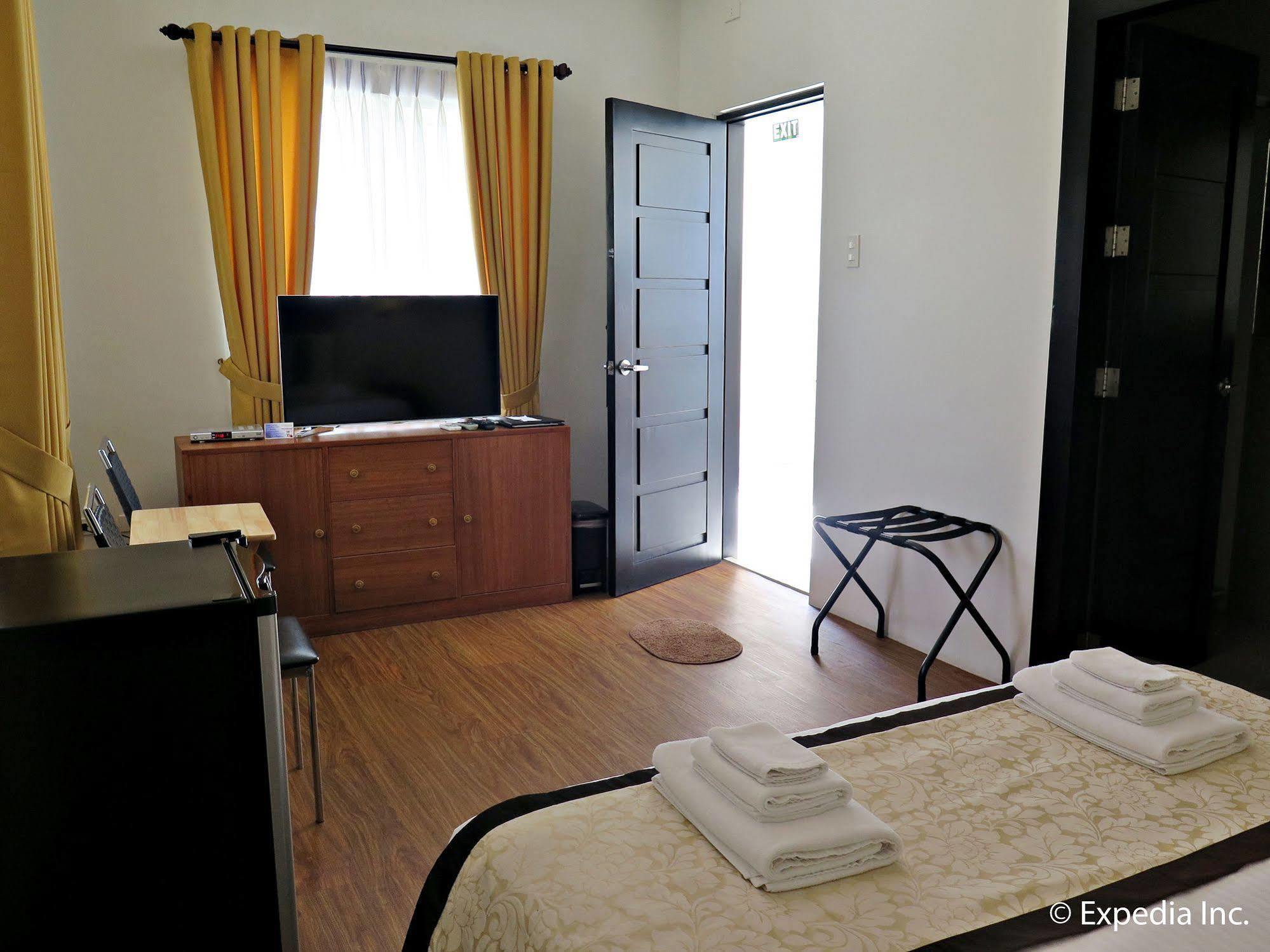 Capital O 642 The Junction Tagaytay Hotel Tagaytay City Bagian luar foto